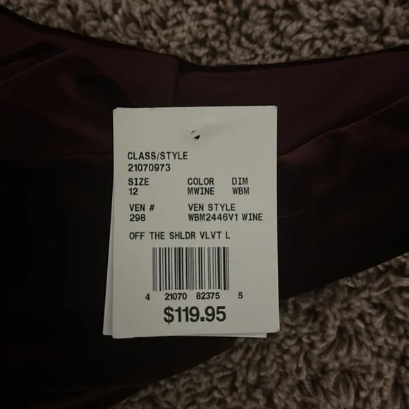 Off The Shoulder Velvet Sheath Dress - Picture 6 of 11